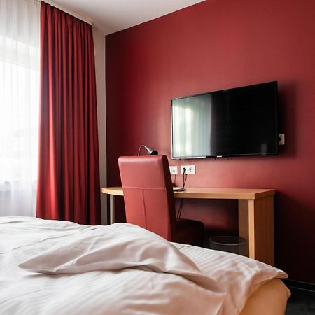 Mein Schlosshotel Heusenstamm Bagian luar foto