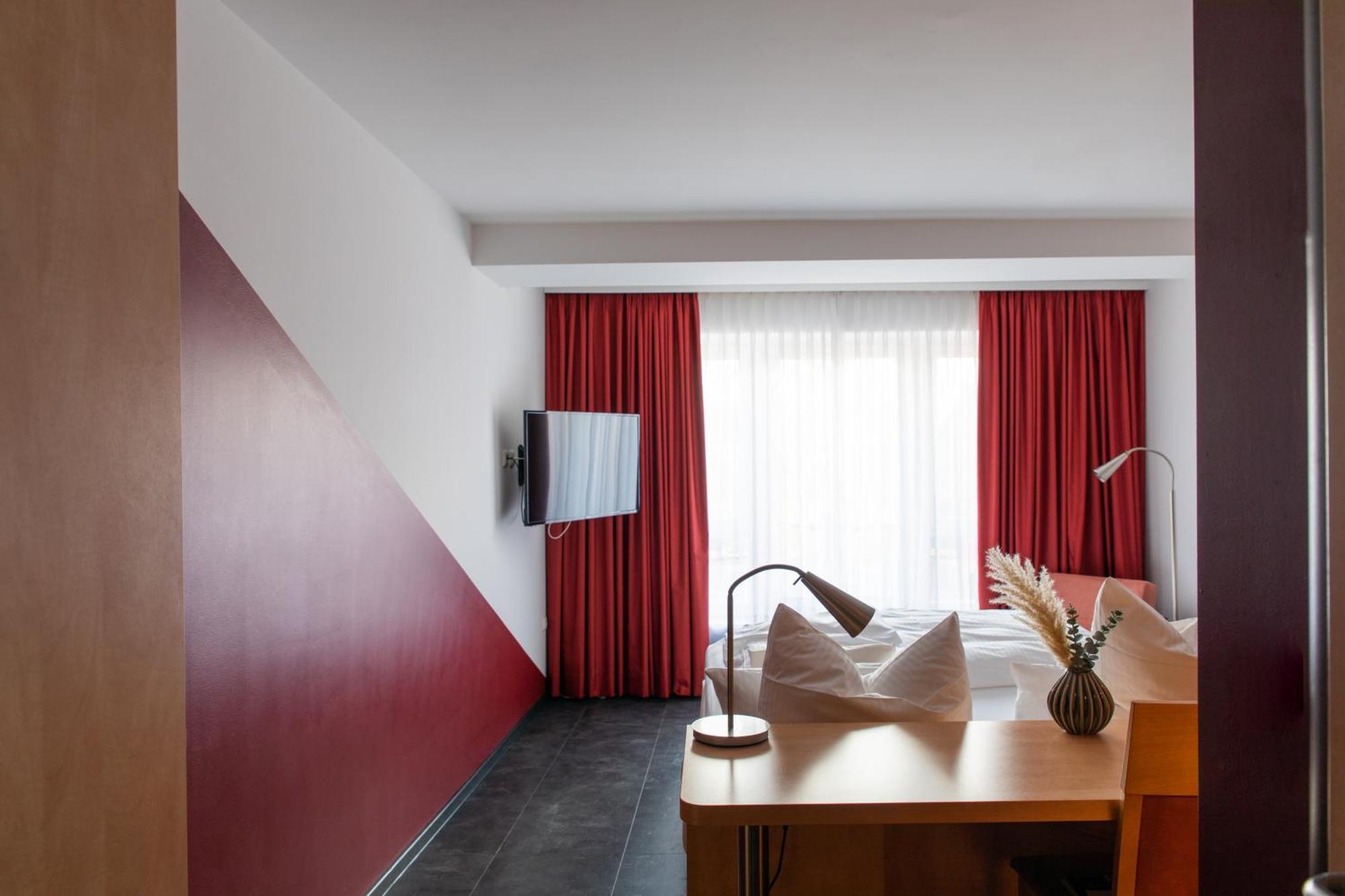 Mein Schlosshotel Heusenstamm Bagian luar foto