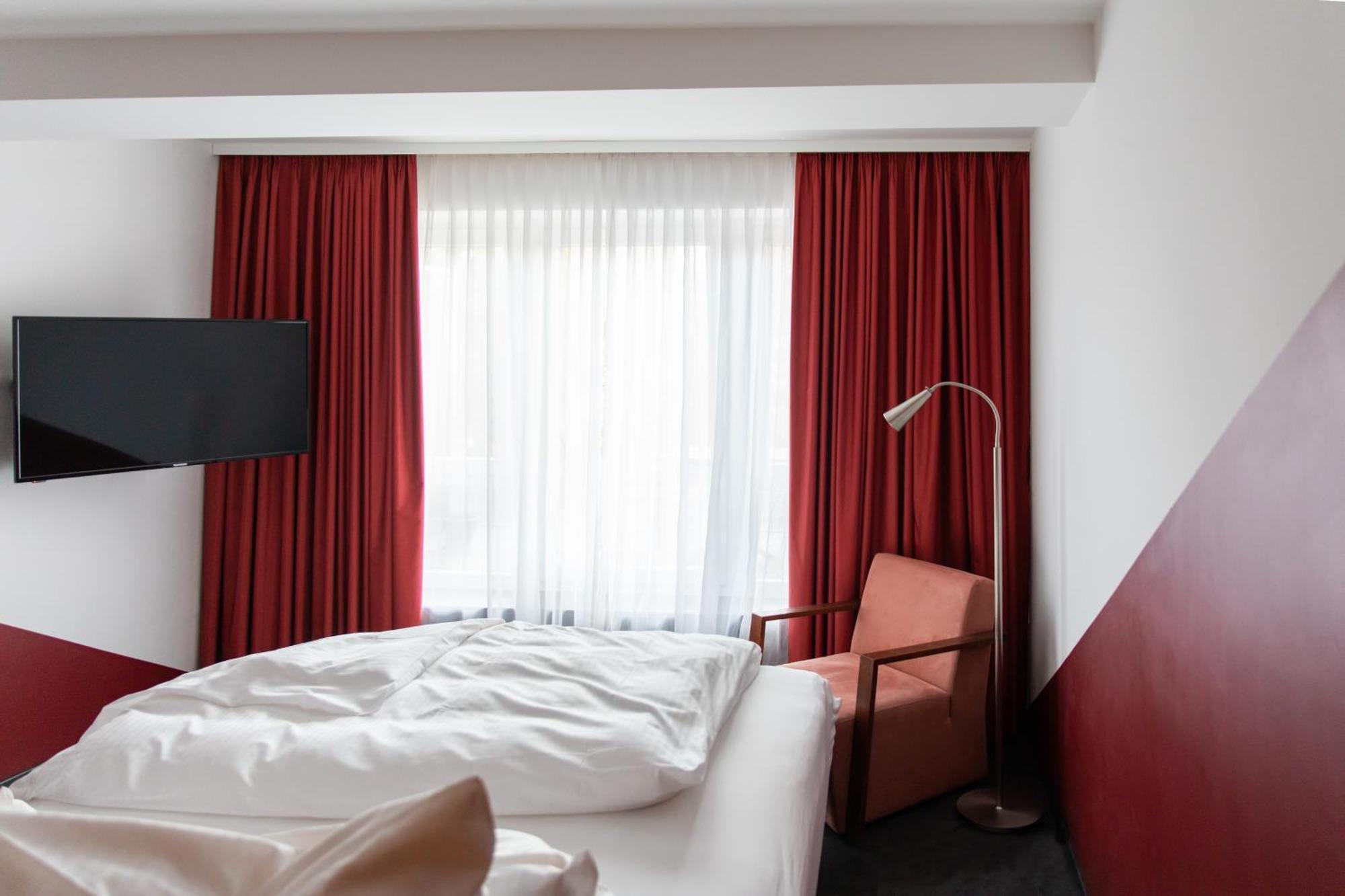 Mein Schlosshotel Heusenstamm Bagian luar foto