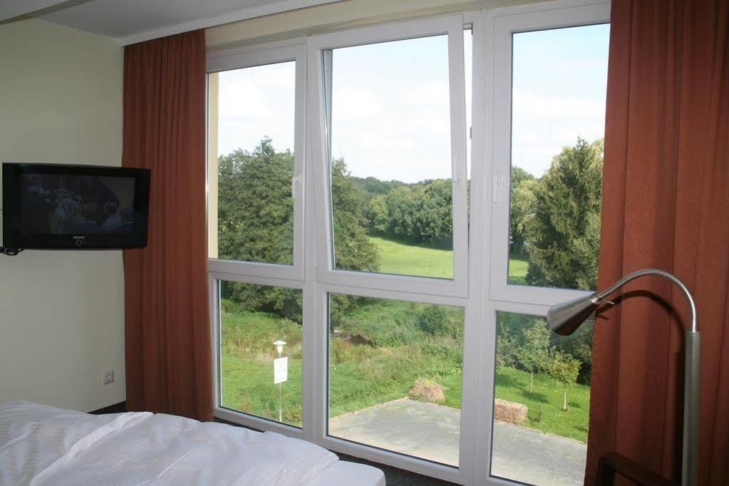 Mein Schlosshotel Heusenstamm Bagian luar foto